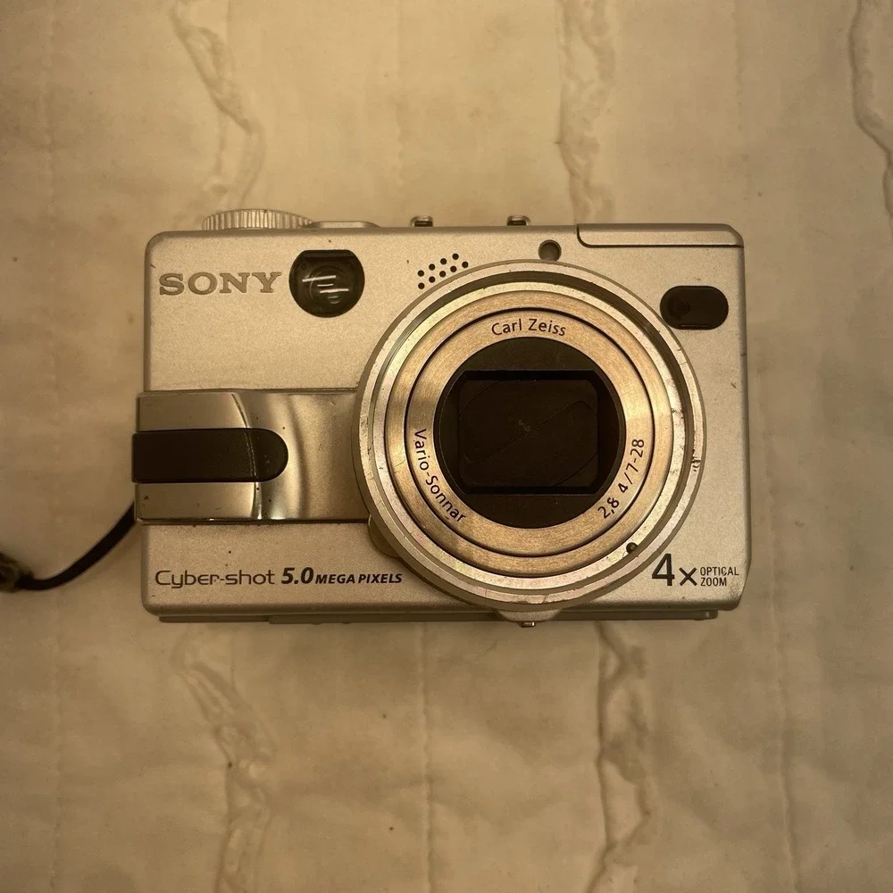 Sony‎ Digital Camera Cybershot DSC-V1 5.0MP w/Battery UNTESTED